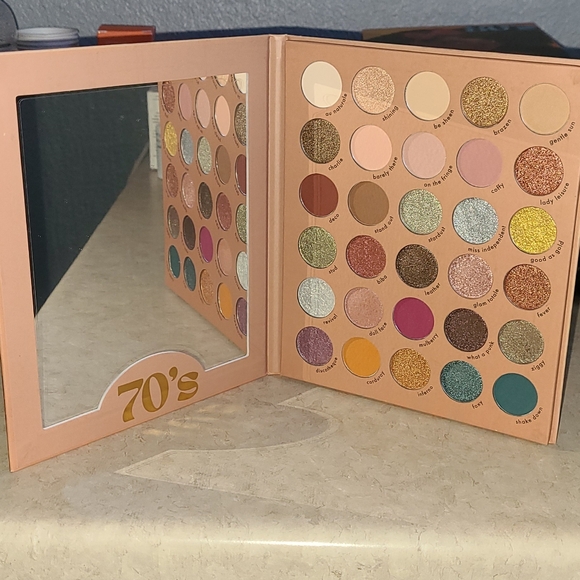 Kara Beauty 70's Eyeshadow Palette 30 Shades NIB - Picture 3 of 8